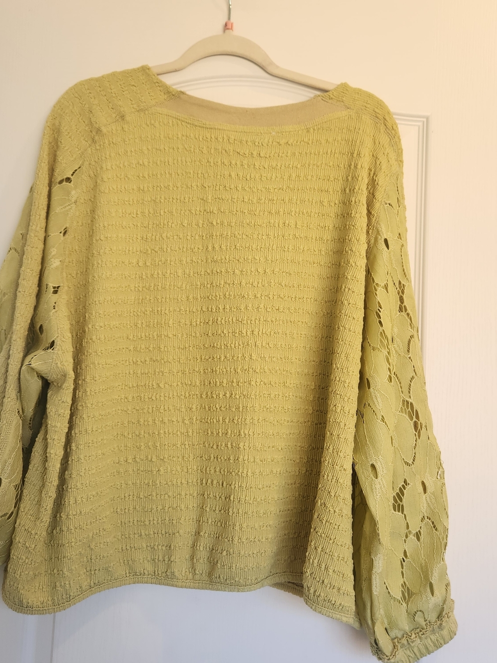 DAVI & DANI Pistachio Lace-Sleeve Knit Blouse L Euc - Picture 4 of 4